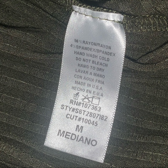 Olive green long sleeve ribbed v-neck top with strappy open back 🍃 - Picture 10 of 11